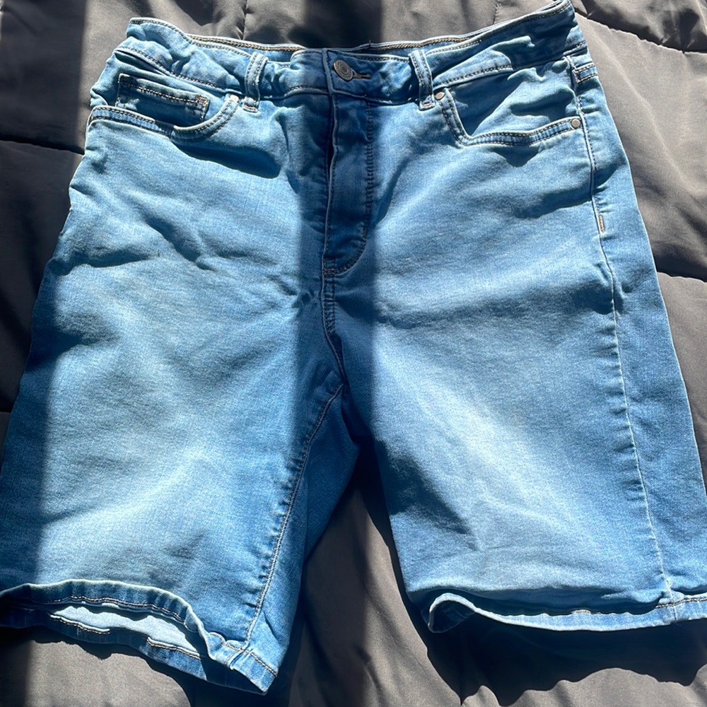 Croft and barrow Bermuda shorts size 10
